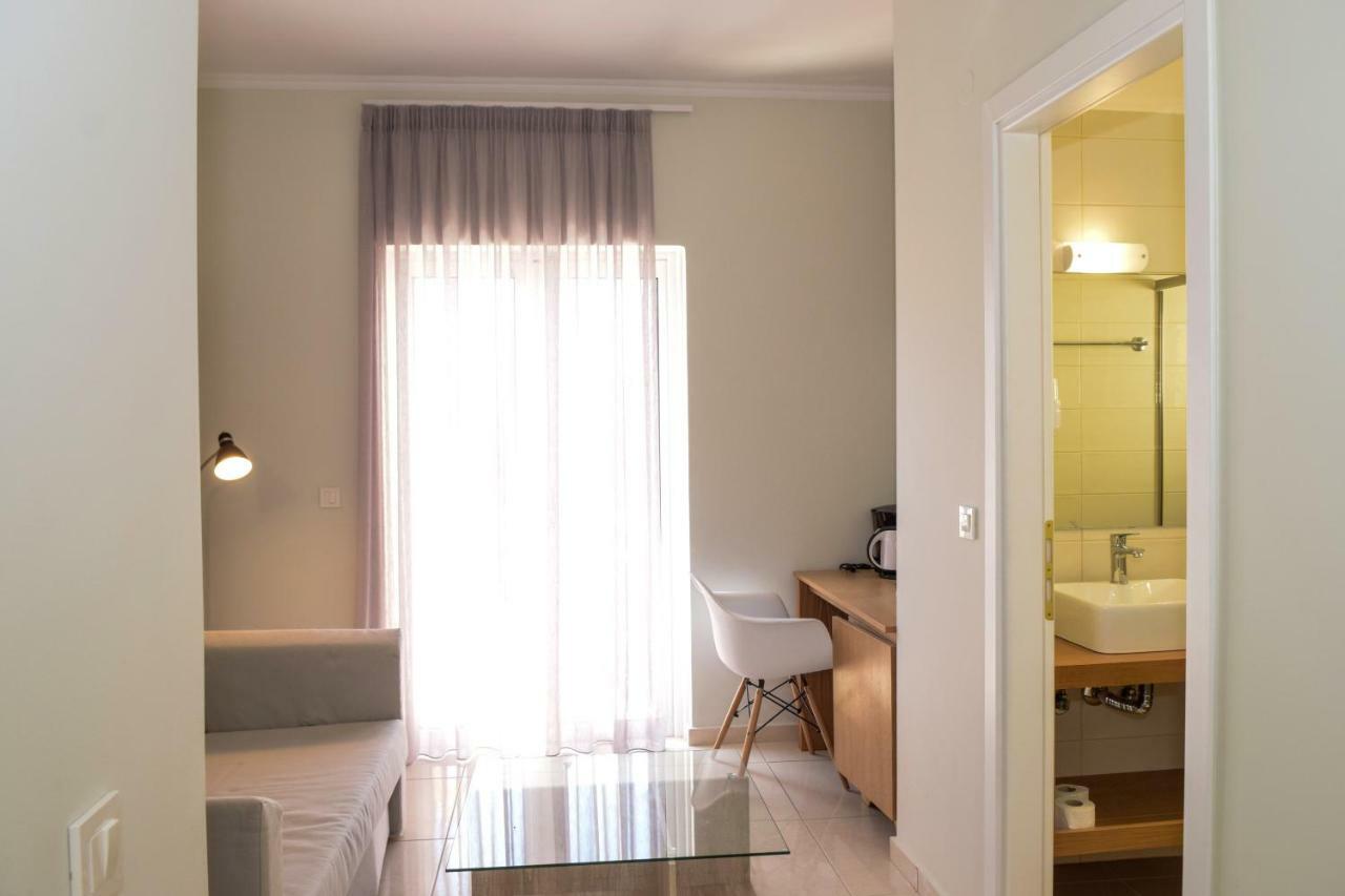 Mithos Premium Rooms Agia Marina Extérieur photo